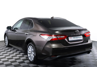 Подержанный автомобиль Toyota Camry Sedan 2020 года (7 фото)