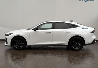 Подержанный автомобиль Changan UNI-V 2023 года (8 фото)