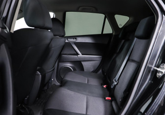 Подержанный автомобиль Mazda 3 Hatchback 2013 года (15 фото)