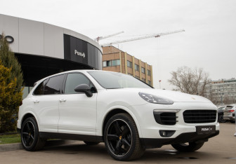 Подержанный автомобиль Porsche Cayenne 2017 года (2 фото)