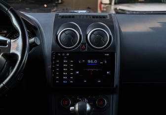 Подержанный автомобиль Nissan Qashqai 2013 года (12 фото)