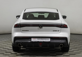 Подержанный автомобиль Changan UNI-V 2024 года (6 фото)