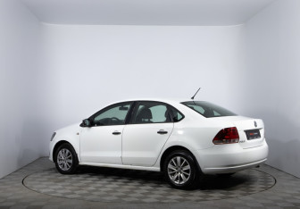 Подержанный автомобиль Volkswagen Polo Sedan 2015 года (7 фото)