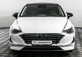 Подержанный автомобиль Hyundai Sonata 2020 года (2 фото)