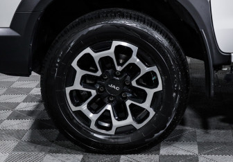 Подержанный автомобиль JAC T9 2025 года (15 фото)