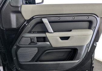 Подержанный автомобиль Land Rover Defender Suv 2021 года (25 фото)