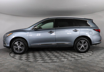 Подержанный автомобиль Infiniti QX60 2017 года (8 фото)