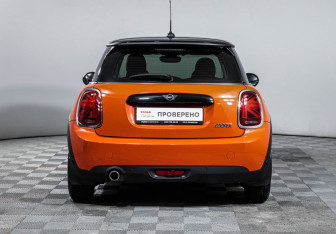 Подержанный автомобиль MINI Hatch 2018 года (6 фото)