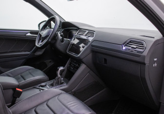 Подержанный автомобиль Volkswagen Tiguan 2021 года (9 фото)