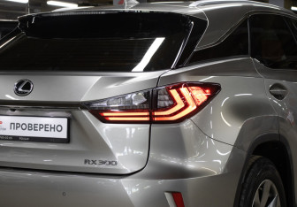 Подержанный автомобиль Lexus RX 2019 года (23 фото)