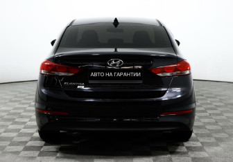 Подержанный автомобиль Hyundai Elantra Sedan 2018 года (6 фото)