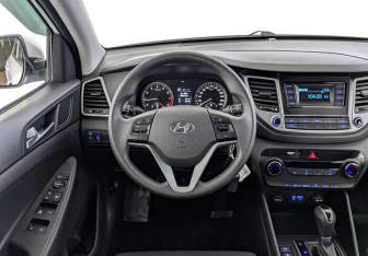 Подержанный автомобиль Hyundai Tucson 2015 года (22 фото)