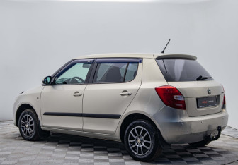 Подержанный автомобиль Skoda Fabia Hatchback 2012 года (3 фото)