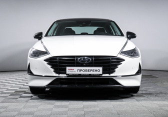 Подержанный автомобиль Hyundai Sonata 2021 года (2 фото)