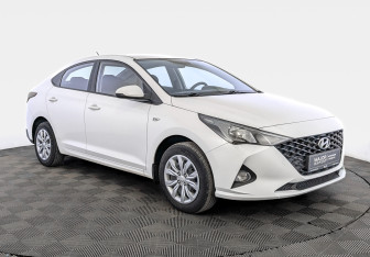Подержанный автомобиль Hyundai Solaris Sedan 2021 года (3 фото)