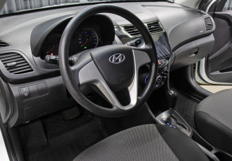 Подержанный автомобиль Hyundai Solaris Sedan 2011 года (16 фото)