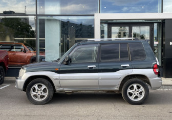 Подержанный автомобиль Mitsubishi Pajero Pinin 2004 года (8 фото)