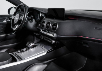 Подержанный автомобиль Kia Stinger 2021 года (9 фото)