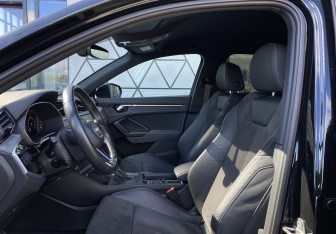 Подержанный автомобиль Audi Q3 2021 года (23 фото)