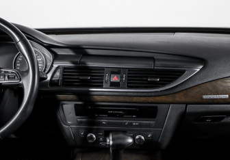 Подержанный автомобиль Audi A7 2012 года (13 фото)