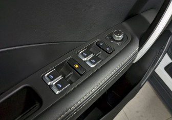 Подержанный автомобиль Geely Coolray 2022 года (12 фото)