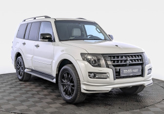 Подержанный автомобиль Mitsubishi Pajero 2019 года (3 фото)