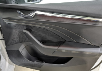 Подержанный автомобиль Skoda Octavia Liftback 2023 года (24 фото)