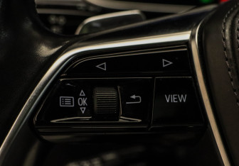 Подержанный автомобиль Audi A8 2018 года (9 фото)