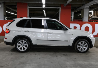 Подержанный автомобиль BMW X5 2010 года (4 фото)