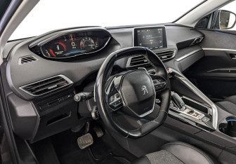 Подержанный автомобиль Peugeot 5008 Suv 2018 года (15 фото)