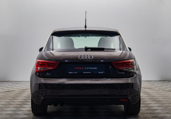 Подержанный автомобиль Audi A1 2011 года (4 фото)