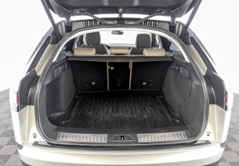 Подержанный автомобиль Land Rover Range Rover Velar 2018 года (10 фото)