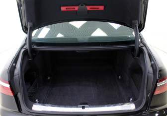 Подержанный автомобиль Audi A8 2018 года (7 фото)