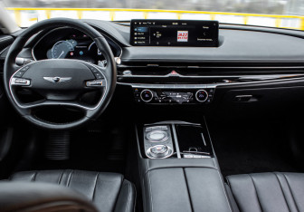 Подержанный автомобиль Genesis G80 2021 года (12 фото)