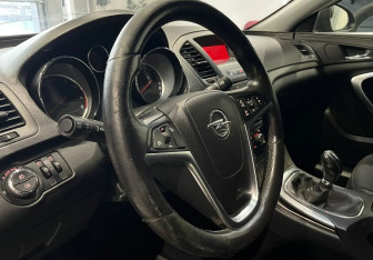 Подержанный автомобиль Opel Insignia Liftback 2013 года (12 фото)