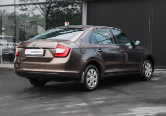 Подержанный автомобиль Skoda Rapid Liftback 2018 года (4 фото)