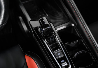 Подержанный автомобиль Geely Coolray 2023 года (19 фото)
