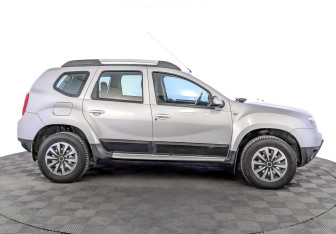 Подержанный автомобиль Renault Duster 2015 года (4 фото)