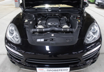 Подержанный автомобиль Porsche Cayenne 2011 года (9 фото)