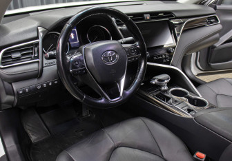 Подержанный автомобиль Toyota Camry Sedan 2019 года (16 фото)