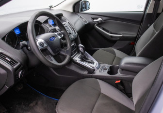 Подержанный автомобиль Ford Focus Sedan 2011 года (10 фото)