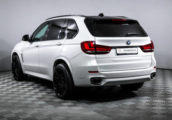 Подержанный автомобиль BMW X5 2017 года (7 фото)