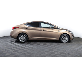 Подержанный автомобиль Hyundai Elantra Sedan 2015 года (4 фото)