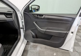 Подержанный автомобиль Skoda Rapid Liftback 2021 года (22 фото)