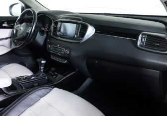 Подержанный автомобиль Kia Sorento 2019 года (12 фото)