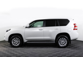 Подержанный автомобиль Toyota Land Cruiser Prado 2015 года (8 фото)
