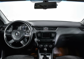 Подержанный автомобиль Skoda Octavia Wagon 2015 года (9 фото)