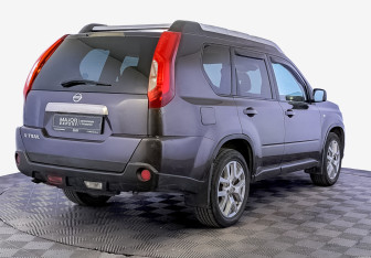 Подержанный автомобиль Nissan X-Trail 2013 года (5 фото)
