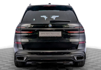Подержанный автомобиль BMW X7 2024 года (6 фото)