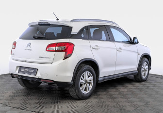 Подержанный автомобиль Citroen C4 Aircross 2014 года (4 фото)